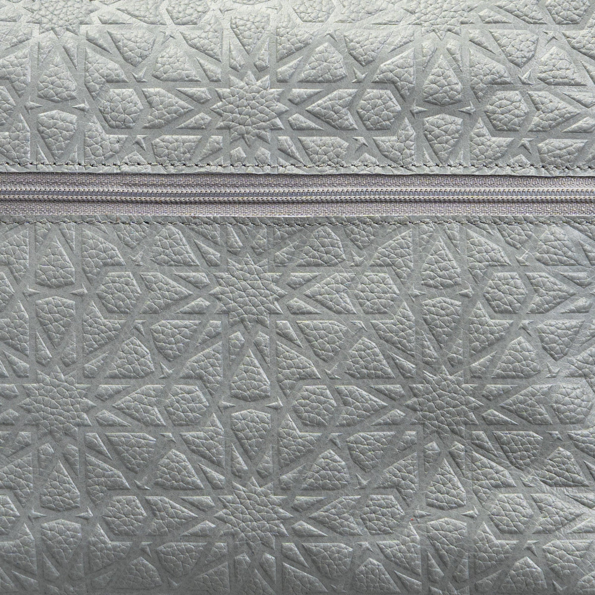 Bolso bandolera de piel grabada – Gris