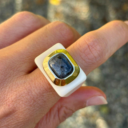 Anillo mujer crema con labradorita