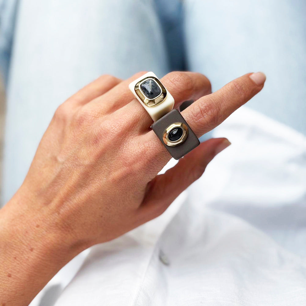 Anillo mujer crema con labradorita