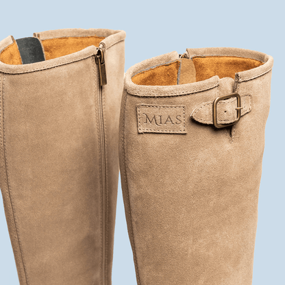 Bota plana Minerva en serraje taupe, calzado hecho en España - foto 4